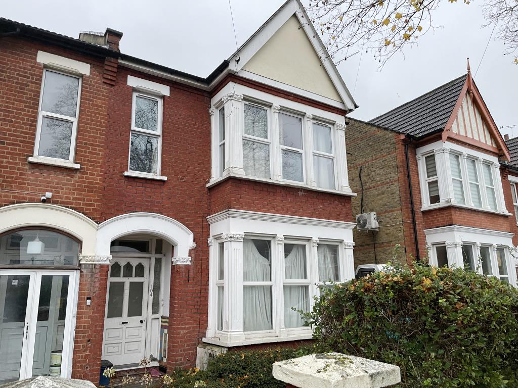 Lot: 50 - VACANT FIRST FLOOR GARDEN FLAT AND GROUND FLOOR GROUND RENT INVESTMENT - outside photo of front of property from street
